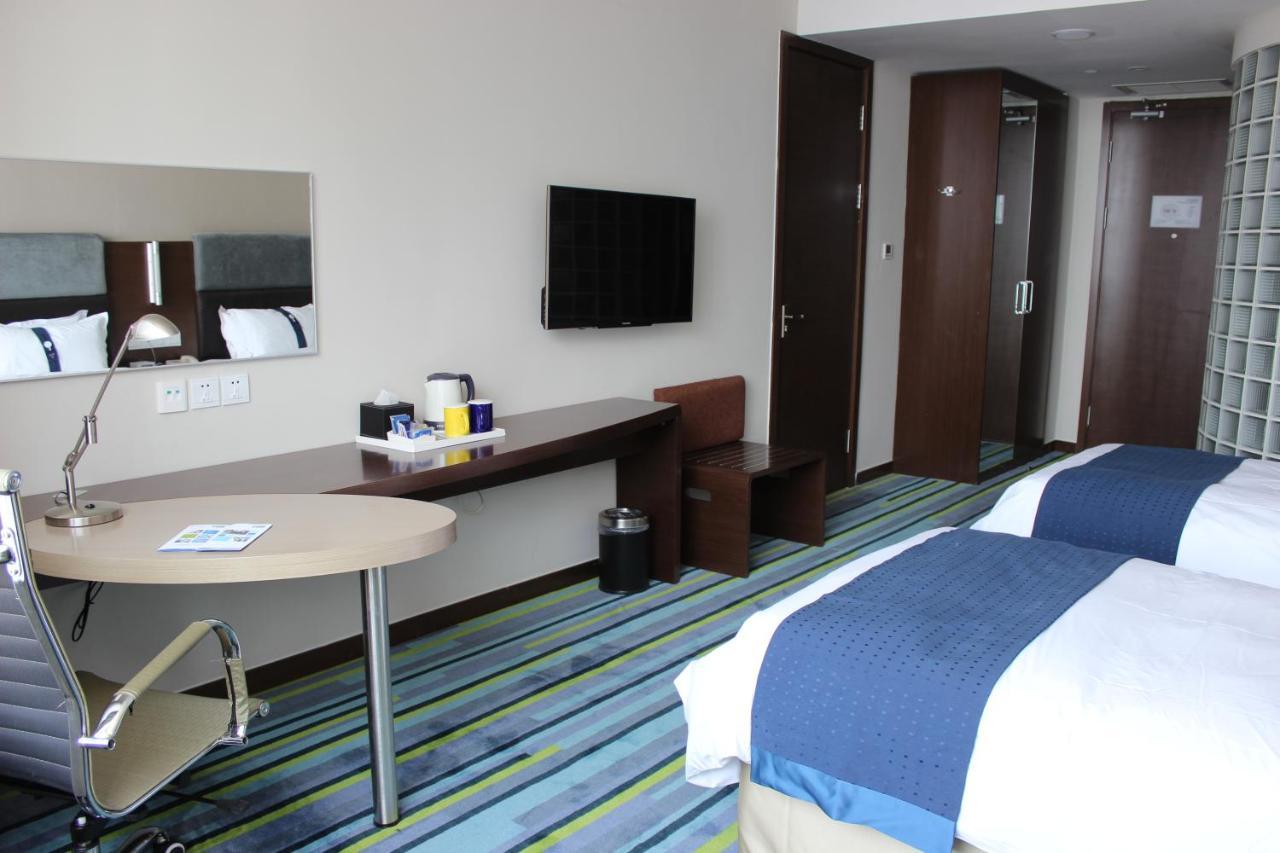 Holiday Inn Express Weihai Hi-Tech Zone, An Ihg Hotel Room photo